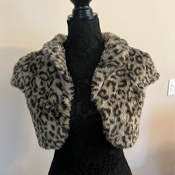Fur Shrug - Picture 1 of 3
